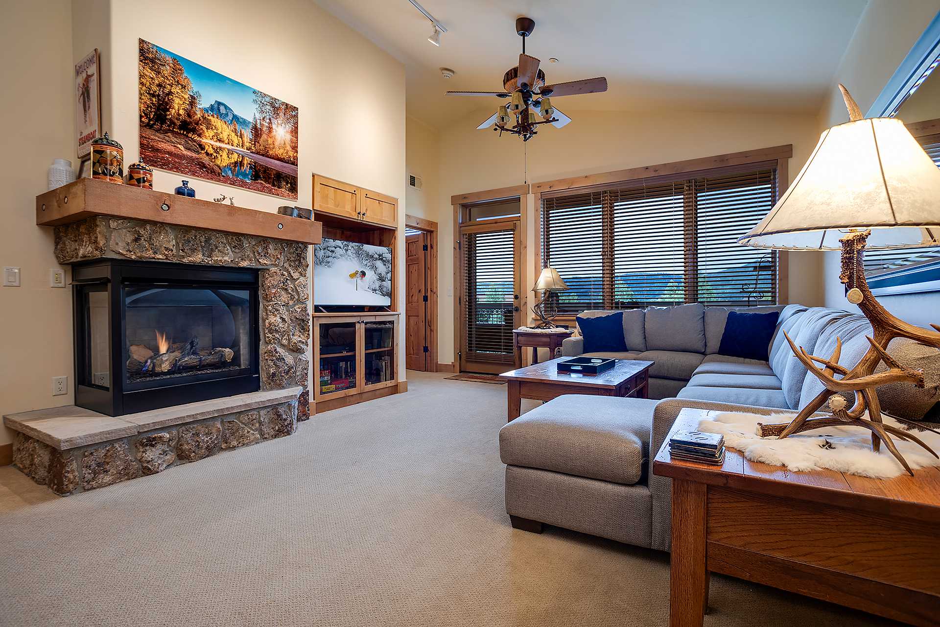 AL4206 | Gorgeous Mountain Retreat | Close to Slopes | Hot Tubs | Winter Shuttle