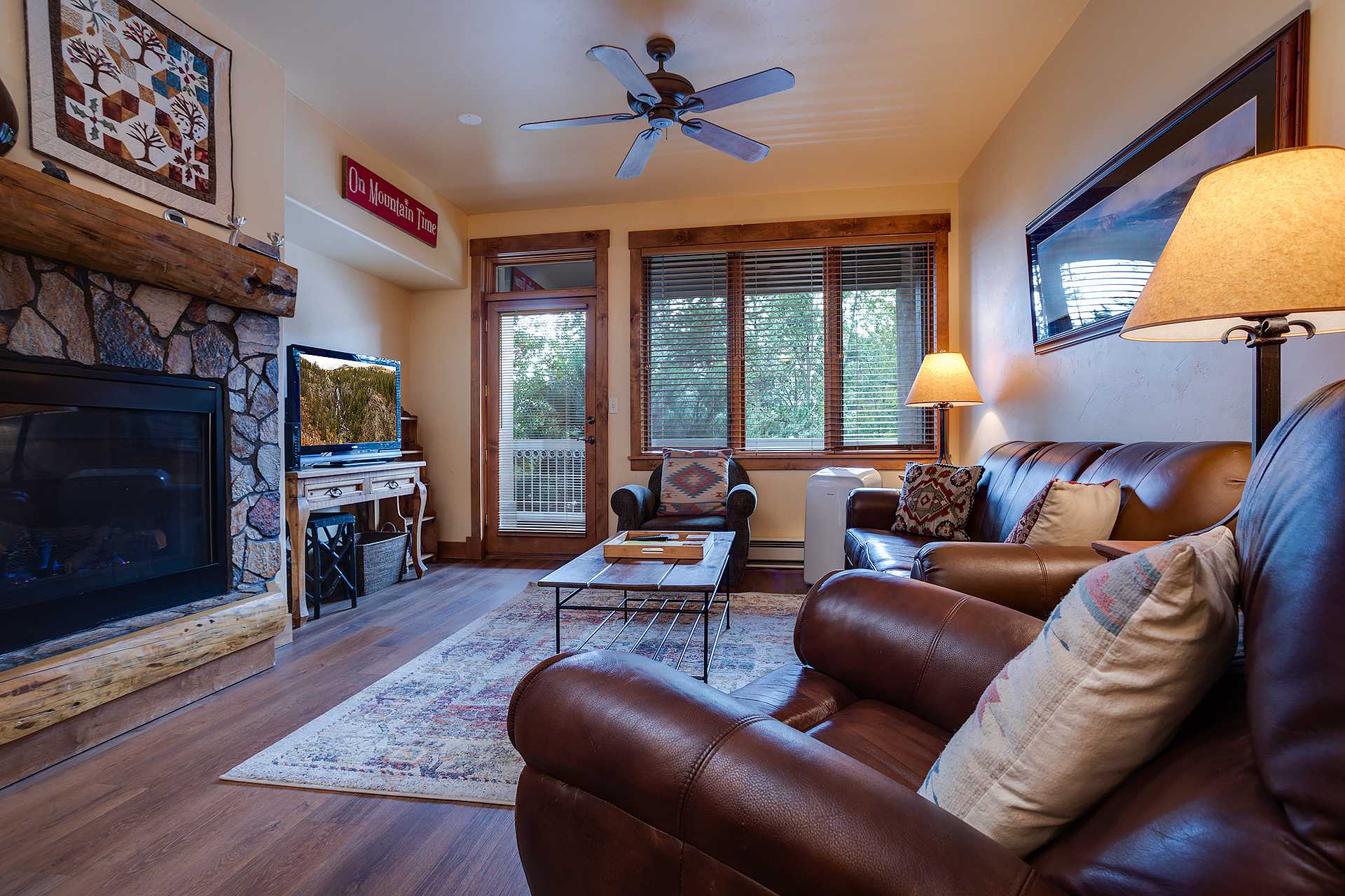 TL2105 | Gorgeous Setting | Close to Skiing | 10 Hot Tubs | Winter Shuttle